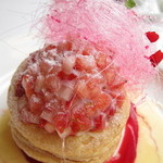 アイコニック - 苺のミルフィーユ・飴の帽子をとると