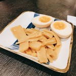 ニュー浅草 - 味付卵とメンマ  350円