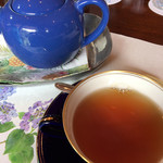 シェ ガロ -  セットの紅茶はティーカップ3杯分くらいとたっぷり。