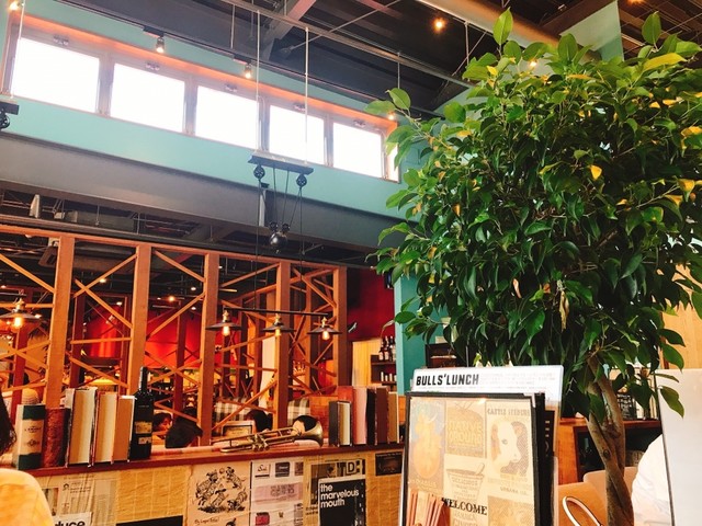 ワインカフェ ブルズ>