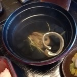 鰻楽 - 上うな重2700円+税のお吸い物