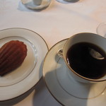 ラ・ターブル・ド・トリウミ - コーヒー・焼き菓子
