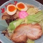 ラーメンさんぱち - とんこつ味噌ラーメン(700円)+半熟玉子(100円)