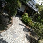 鰻楽 - 入り口へのアプローチ