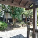 鰻楽 - 入り口へのアプローチ