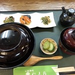 山海料理仁志乃 - 生しらす丼税抜1000円