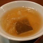 すっぽんのえんぺらとふかひれの茶碗蒸し