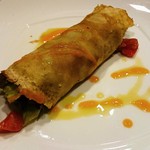 ビストロ　アギャット - 仔羊グリルの有機野菜のサラダ  米粉のクレープ包み