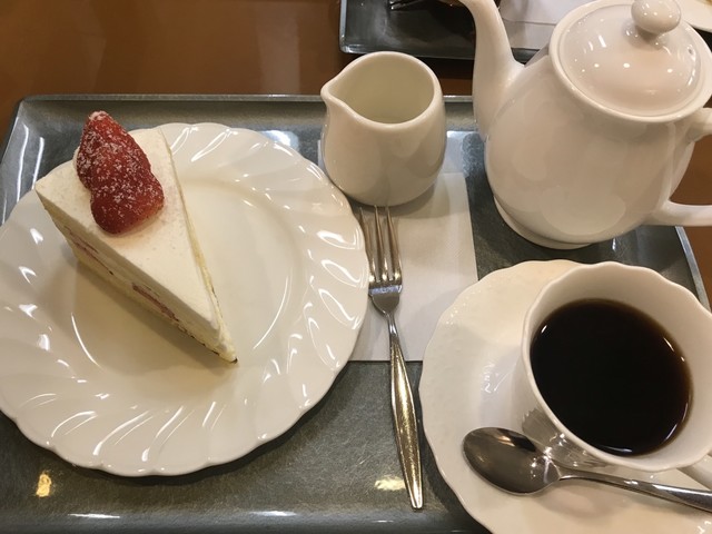 洋菓子のサフラン 寺田町店 寺田町 カフェ 食べログ