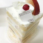 112537042 - 桃のショートケーキ