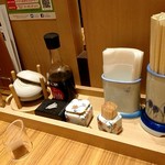 やよい軒 - 卓上の調味料など