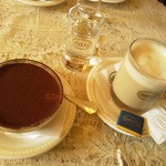 Caffè GiLLi - ティラミス＆カフェラテ