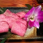 和牛焼肉 布上 本店 - タン刺身
                                