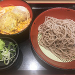 名代 富士そば - ミニひれかつ丼セット(560円)