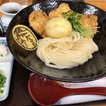 手打ちうどん 紅屋 - 鶏玉天ぶっかけ(冷)   890円