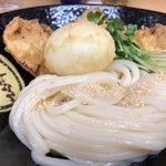 手打ちうどん 紅屋 - 鶏玉天ぶっかけ(冷)   890円