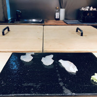 千成寿司 - ていていていっ！と無造作に投げ置かれたスズキくん。アートっぽい出で立ちに。