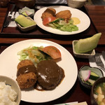 グリル国 - 定食はデザートまでつく。この日はメロン