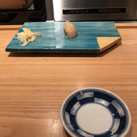 築地青空三代目 本店 - おまかせ握り２代目３２００円。この日はスズキからのスタートです。普通に美味しかったです(^｡^)