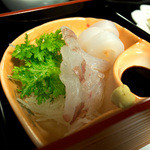 古材の森 - 古材の森ランチには糸島産活魚の刺身付き。この日はスズキとイカでした。