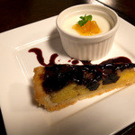 古材の森 - 古材の森ランチのデザートは2種。この日はブラックベリーのタルトとパンナコッタでした。