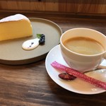 Cafe うさぎや - スフレチーズケーキとうさぎやブレンド