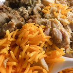 The Halal Guys - ソースかける前