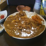 家庭料理居酒屋 よってって - バァバのカレーライスのメガ盛り(サラダ・お新香・お味噌汁付)  (税込500円ポッキリ‼️)