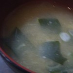 家庭料理居酒屋 よってって - ワカメとネギのお味噌汁