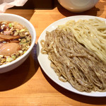 りきどう - 焙煎2色つけ麺(麺大盛)・煮玉子トッピング