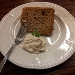 Chiffon's Cafe - 紅茶のハーフシフォンケーキ(ランチセット）食べかけです。