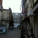 カミヤ - カミヤ近くの違法ＤＶＤ街