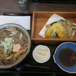 Niku Soba Maiduru - 鶏・天・天セット９５０円