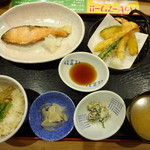 Yumean - 日替わり定食(天然鮭の塩焼き)
