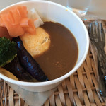 カレーアンドコーヒー イロハ - オムカレーに野菜トッピング