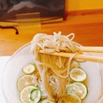 隆兵そば - 細身で、キレがある