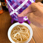 谷川製麺所 - ヒヤカケの出汁は卓上のウォーターサーバーの中