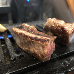 大衆ホルモン焼肉 順 - 焼き焼き中…