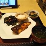 Ootoya - 沖目鯛の炭火焼き定食＋じゃこ＋ほうれん草のお浸し