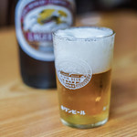 宝来家 - 高脚盞（びいどろのうつは）に麒麟牌啤酒（きりんじるしむぎのさけ）