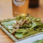 宝来家 - 鞘豌豆（さやいりのらまめ）＋炸豆皮（あぶらあげ）