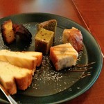 カフェ&ヘアーサロン リバーブ - カヌレ2種、パウンドケーキ2種、チーズケーキ