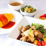 【ボリューム満点】チキン南蛮のサラダ仕立てと選べるオムライス 2,091円（税込 2,300円）