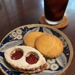 Koubunsha - オハビスの焼菓子（リュネットとサブレナンテ）とカフェ・デ・コラソンのアイスコーヒー