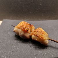 YAKITORI ごくう 新橋璃宮 - 肉汁ぶしゃー皮パリのもも