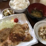 家庭料理居酒屋 よってって - ♪タマネギメインの生姜焼き定食¥500