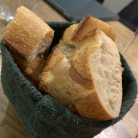 レ・ピコロ - おかわり自由なバケット
                    