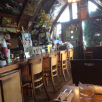 リバーサイド - ロックンロールな店内