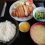 ドライブイン本郷 - とんかつ定食　850円