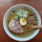 三代目 月見軒 - しおラーメン(700円)です。